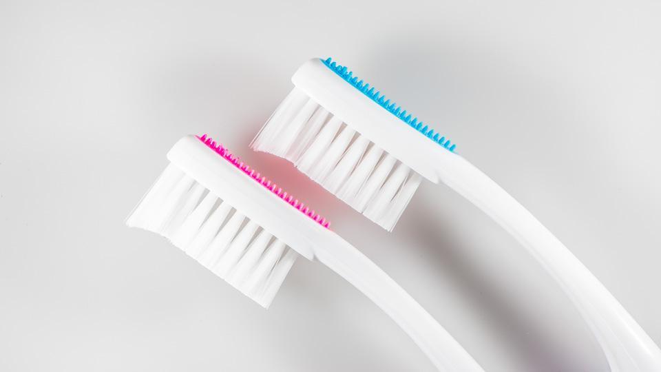 Hampaiden harjaus hammasharjalla vaatii oikeaa tekniikkaa ja aikaa.